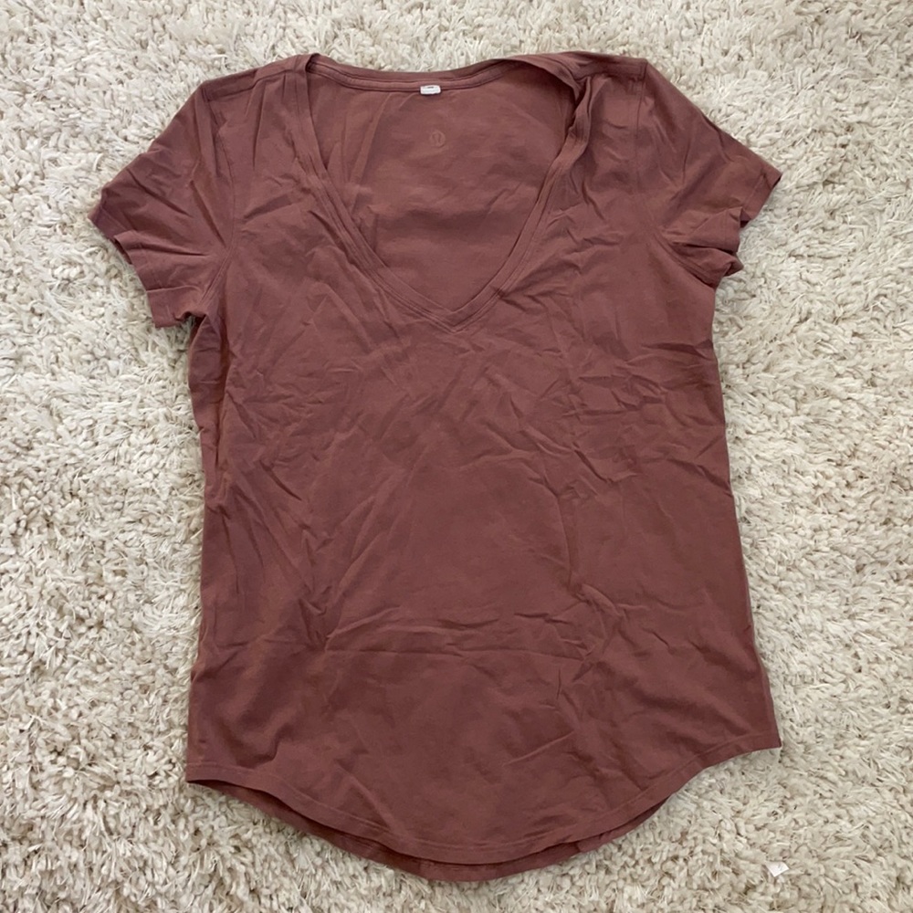 DUSTY PINK LULULMEON V-NECK